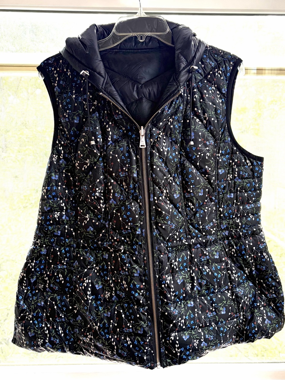 Bernardo Reversible Quilted Puffer Vest Black Floral PrimaLoft Hooded Size Large